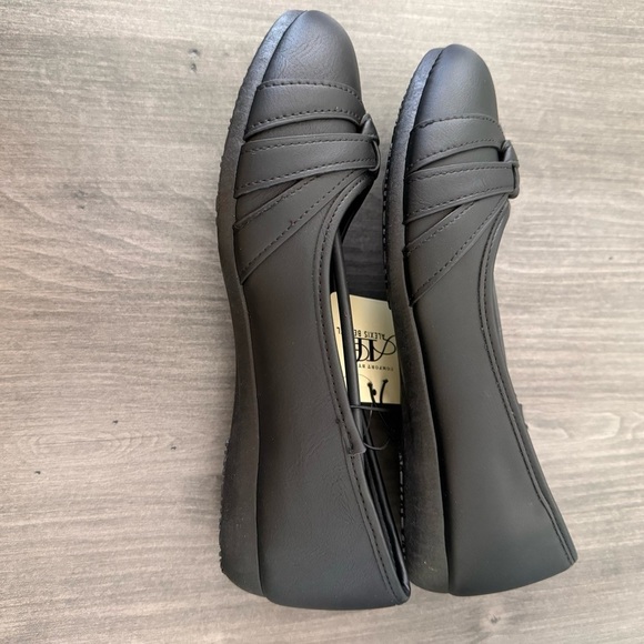 Alexis Bendel black flats comfort cushioned shoes size 6.5 NWT - Picture 8 of 13